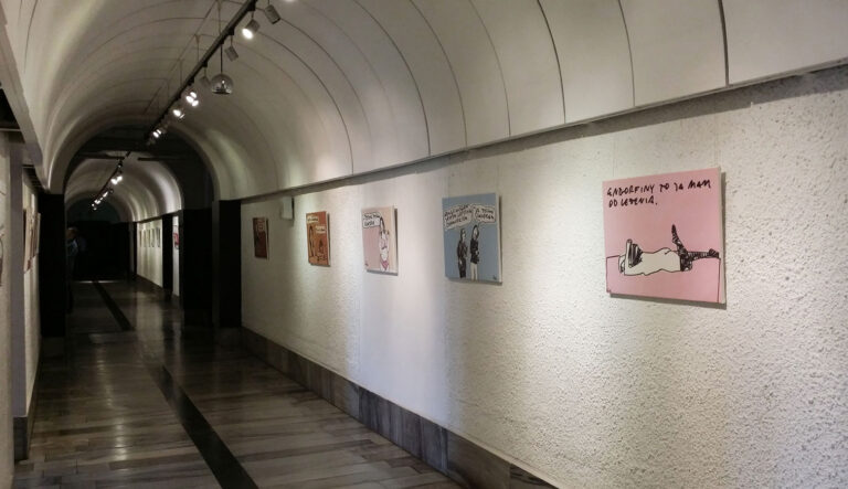 rysunek w galerii w hallu CKiS w Kaliszu