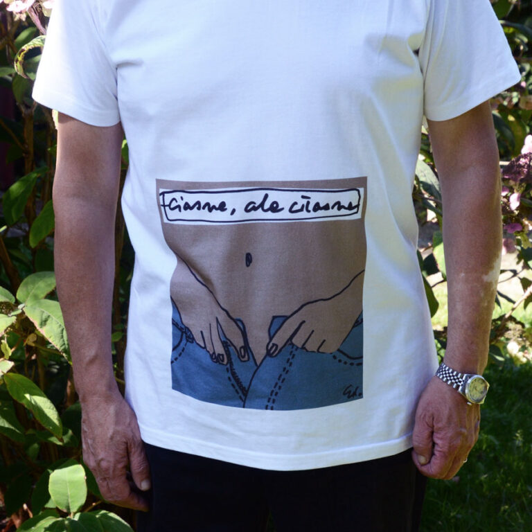 koszulka z nadrukiem ciasne spodnie, ale własne